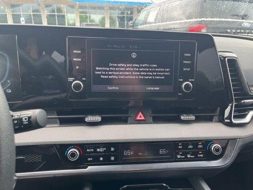 Snow White Pearl 2025 Kia Sportage Hybrid LX