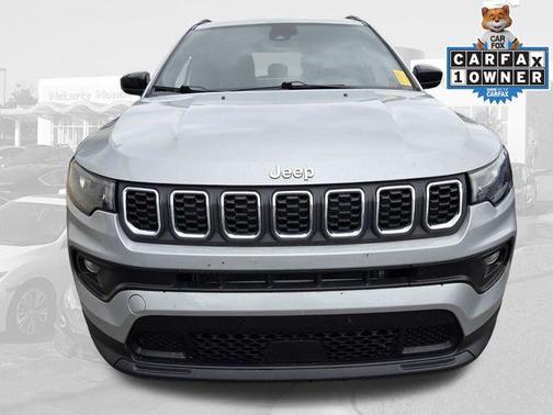 Silver Zynith Metallic Clearcoat 2024 Jeep Compass Latitude