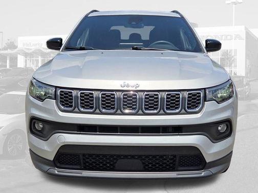 Silver Zynith Metallic Clearcoat 2024 Jeep Compass Latitude