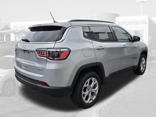 Silver Zynith Metallic Clearcoat 2024 Jeep Compass Latitude