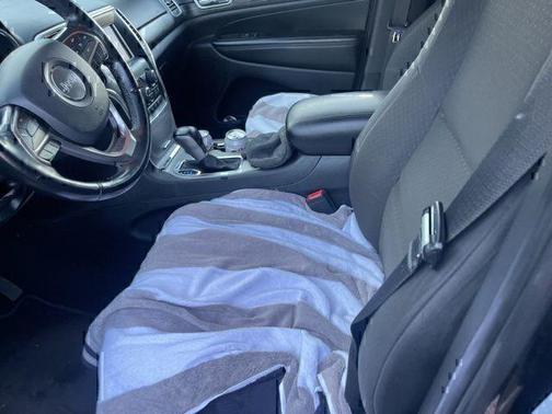 Diamond Black Crystal Pearlcoat 2019 Jeep Grand Cherokee Laredo