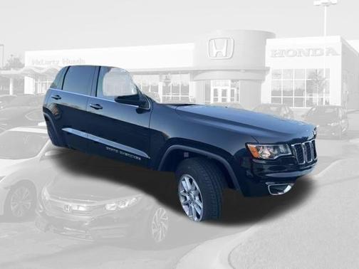 Diamond Black Crystal Pearlcoat 2019 Jeep Grand Cherokee Laredo