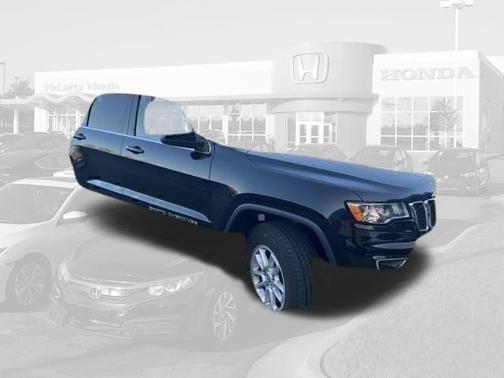 Diamond Black Crystal Pearlcoat 2019 Jeep Grand Cherokee Laredo