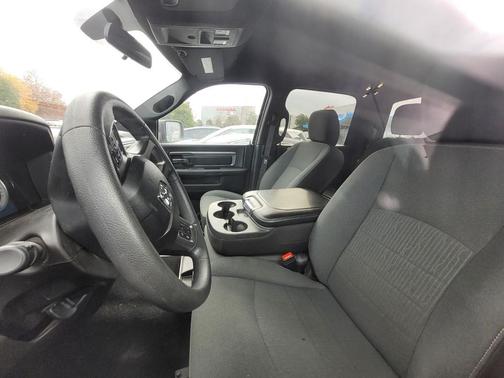 2024 RAM 1500 Classic Warlock Crew Cab 4x4 5'7' Box