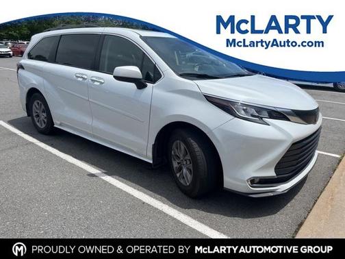 2022 Toyota Sienna XLE 8 Passenger