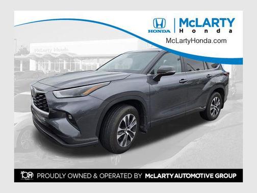 Magnetic Gray Metallic 2025 Toyota Highlander XLE