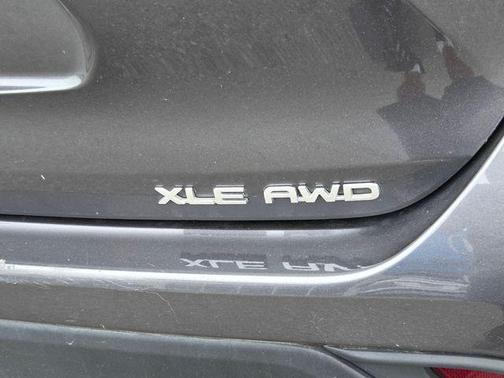 Magnetic Gray Metallic 2025 Toyota Highlander XLE
