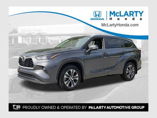 Magnetic Gray Metallic 2025 Toyota Highlander XLE