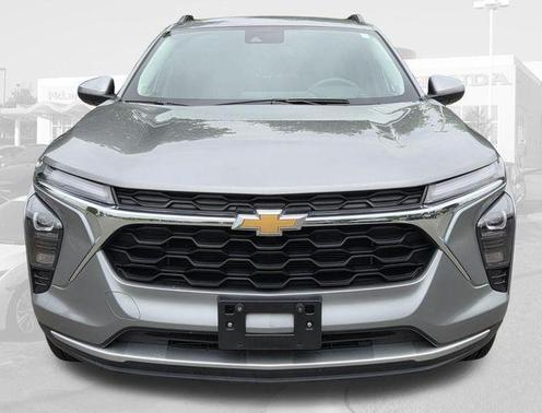 Sterling Gray Metallic 2025 Chevrolet Trax LT