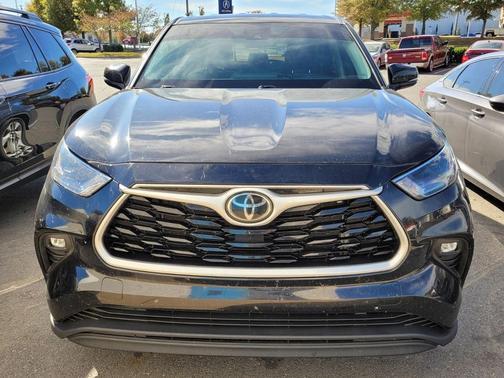 2022 Toyota Highlander LE