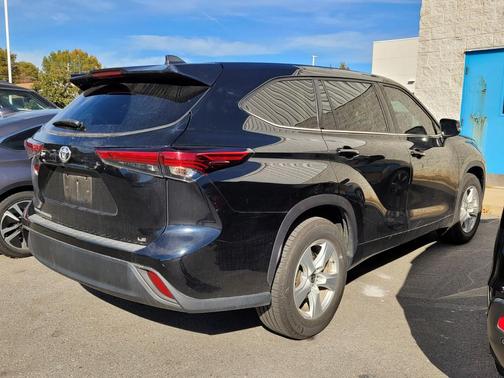 2022 Toyota Highlander LE