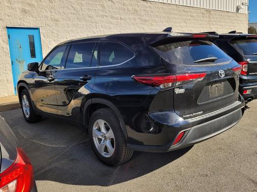 2022 Toyota Highlander LE