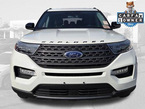 Star White Metallic Tri-Coat 2022 Ford Explorer XLT