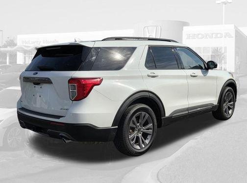 Star White Metallic Tri-Coat 2022 Ford Explorer XLT