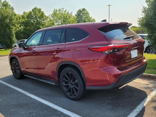 2022 Toyota Highlander LE