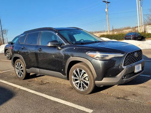 2025 Toyota Corolla Cross XLE