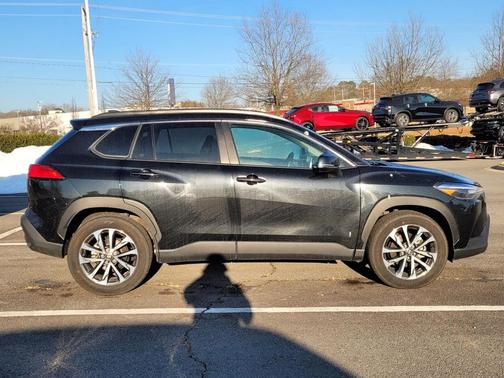 2025 Toyota Corolla Cross XLE