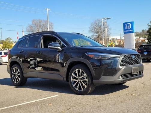 2025 Toyota Corolla Cross XLE