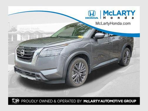 Gun Metallic 2023 Nissan Pathfinder SL 4WD