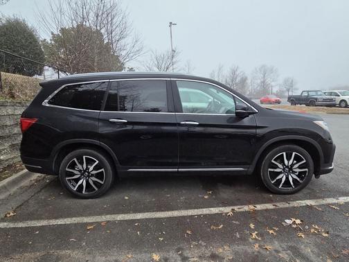2022 Honda Pilot Touring 8-Passenger