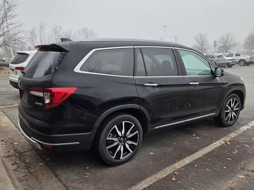 2022 Honda Pilot Touring 8-Passenger