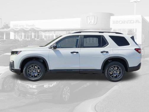 Platinum White Pearl 2026 Honda Pilot TrailSport