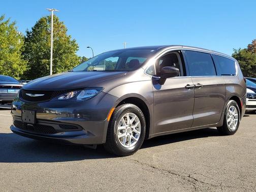 2023 Chrysler Voyager LX