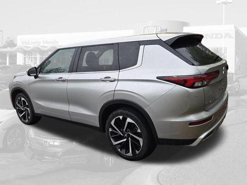 Alloy Silver Metallic 2024 Mitsubishi Outlander SE 2.5 2WD