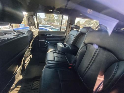 2023 Jeep Wagoneer L Series II 4x2