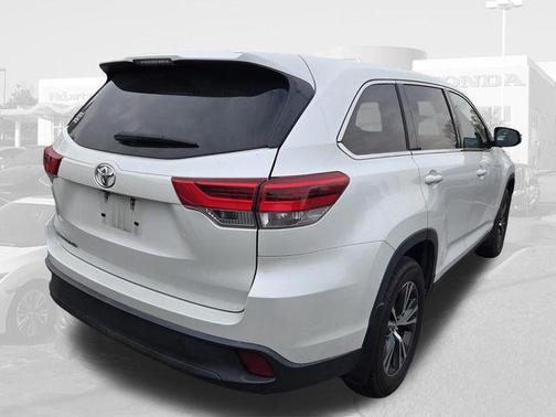 Blizzard Pearl 2019 Toyota Highlander LE