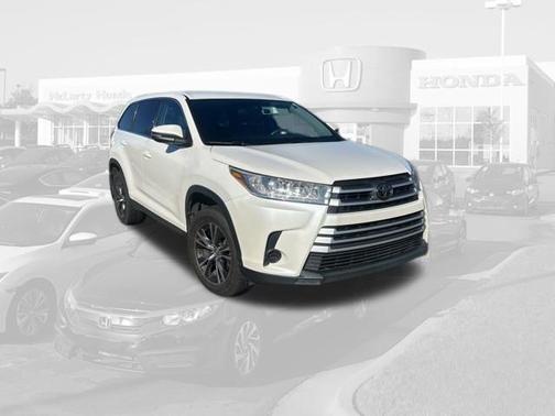 Blizzard Pearl 2019 Toyota Highlander LE