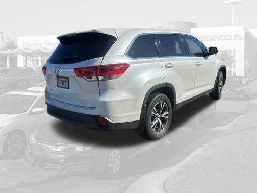 Blizzard Pearl 2019 Toyota Highlander LE
