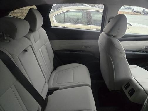 2025 Hyundai TUCSON SEL