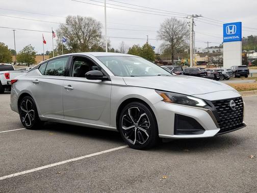 2023 Nissan Altima SR FWD