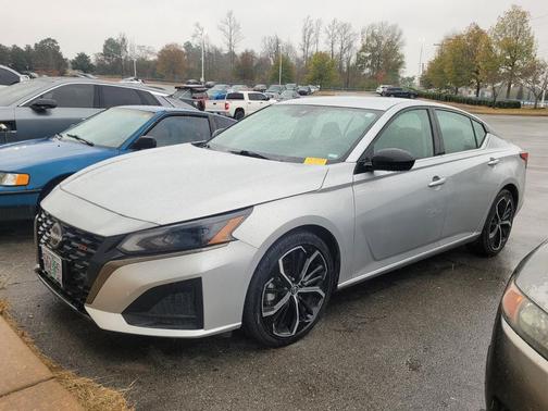 2023 Nissan Altima SR FWD