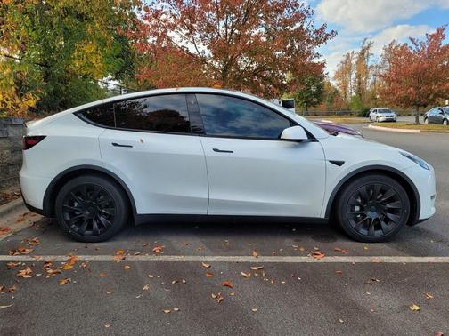 2022 Tesla Model Y Long Range Dual Motor All-Wheel Drive