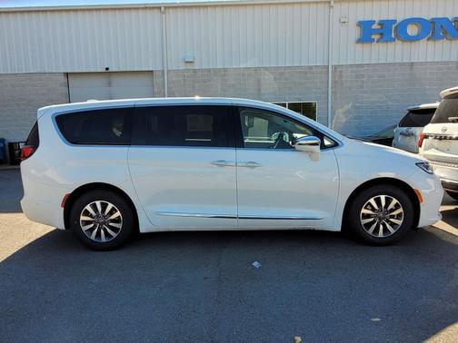 2022 Chrysler Pacifica Hybrid Limited