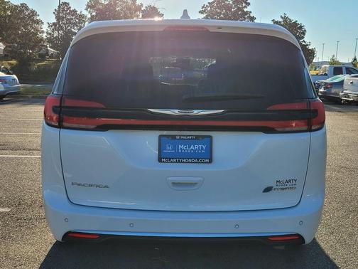 2022 Chrysler Pacifica Hybrid Limited