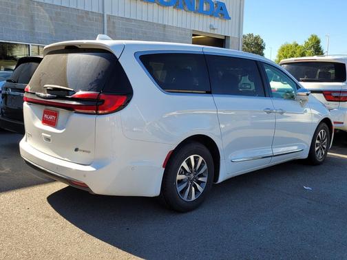 2022 Chrysler Pacifica Hybrid Limited