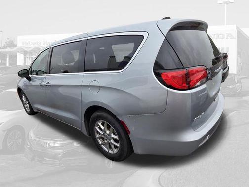 Silver Mist Clearcoat 2023 Chrysler Voyager LX