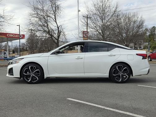 2023 Nissan Altima SR FWD