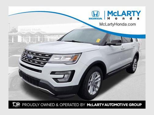 Oxford White 2017 Ford Explorer XLT