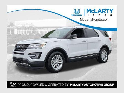 Oxford White 2017 Ford Explorer XLT