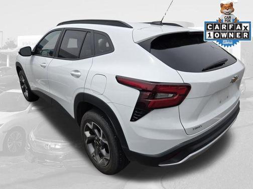 Summit White 2025 Chevrolet Trax LT