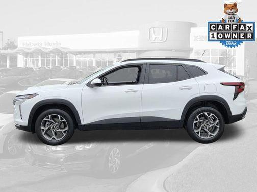 Summit White 2025 Chevrolet Trax LT