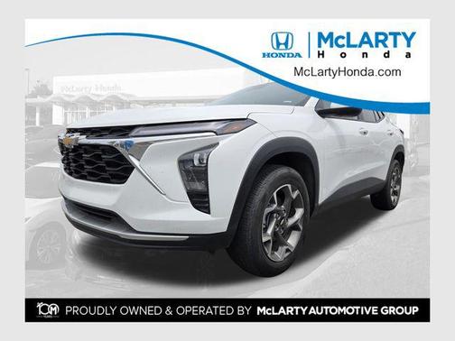 Summit White 2025 Chevrolet Trax LT
