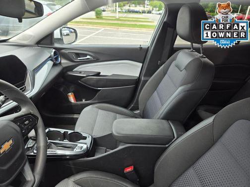 Summit White 2025 Chevrolet Trax LT