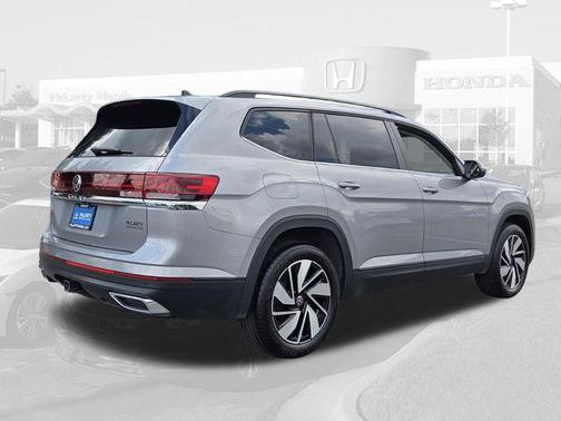 Silver Mist Metallic 2025 Volkswagen Atlas 2.0T SE w/Technology