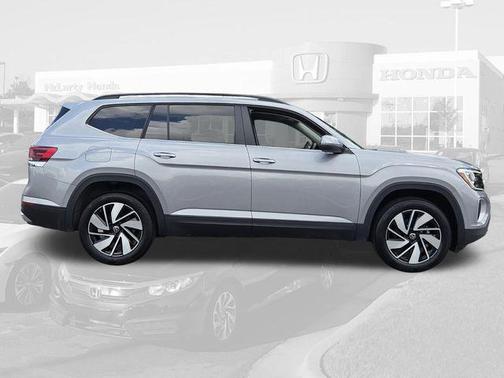 Silver Mist Metallic 2025 Volkswagen Atlas 2.0T SE w/Technology