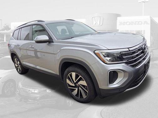 Silver Mist Metallic 2025 Volkswagen Atlas 2.0T SE w/Technology